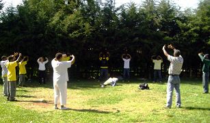 埃塞俄比亞法輪功學員集體煉功，也讓有緣人走入修煉