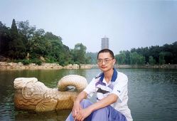 北大畢業生、中科院研究生洪偉