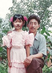 昔日快樂的父女（鄭守君和女兒）