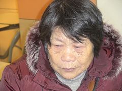 高母悲痛落淚