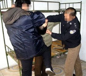 毒打示意圖