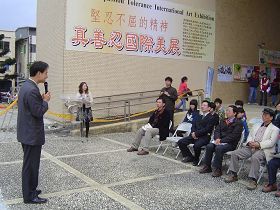 國立宜蘭大學創新育成中心主任，國立陽明大學醫學工程研究所助理教授許凱雄博士致詞譴責中共迫害法輪功