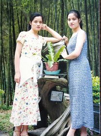 廖秀貞(右)與妹妹