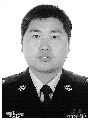 劉偉,男，37歲，平度市萬家派出所政治指導員。多次參與迫害本地的大法弟子，曾獲「平度市防範和處理邪教工作先進個人」