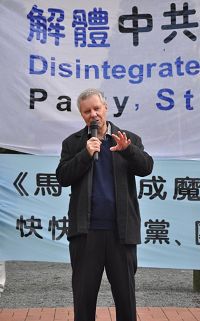 '綠黨國會議員及外交事務發言人凱斯﹒洛克（Keith Locke）表示，澳洲政要參與法輪功反迫害的活動是非常重要的。'