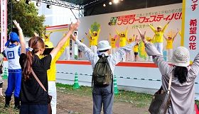 '觀眾模仿著煉起了法輪功'