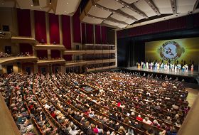一月十一日晚，美國神韻紐約藝術團在中央廣場劇場的演出爆滿