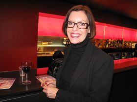 巴比肯藝術中心的商業項目銷售總監山姆