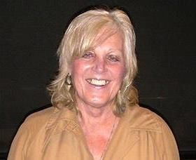 曾獲艾美獎的紀錄片導演凱瑟琳•貝特（Catherine