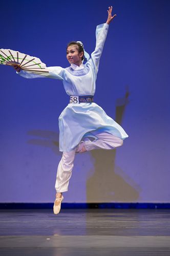 圖3：青年女子組金獎得主鄭道詠表演《英台》