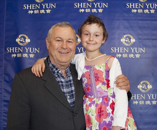 圖01：德納．羅拉巴克議員與小女兒安妮卡