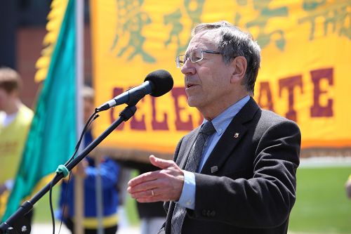 資深國會議員歐文•考特勒（Irwin