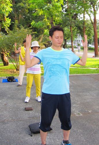圖3：二零一二年得法的台灣法輪功學員邱毓棠