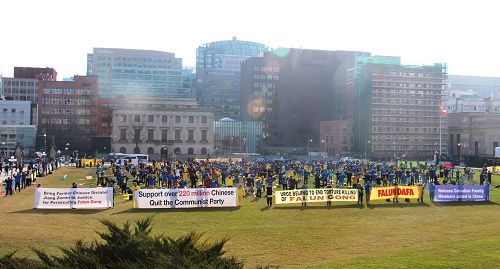 二零一五年十二月九日，法輪功學員在首都渥太華國會山前，呼籲加拿大政府幫助制止中共迫害