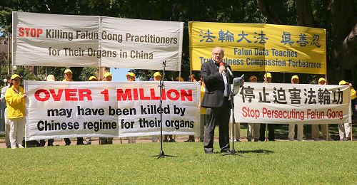 '圖8：前帕拉瑪塔市自由黨議員安德魯﹒威爾遜（Andrew Wilson）在集會上發言。'