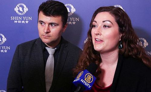 '圖5：風險投資商Rafael LaVerde和女友Larissa Gonzales觀賞了在芝加哥的神韻音樂會後，在接受媒體的採訪時，暢談感動。'