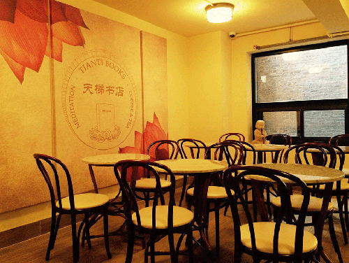 在美國紐約曼哈頓的天梯書店