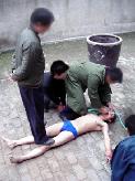 '中共酷刑示意圖：澆涼水'