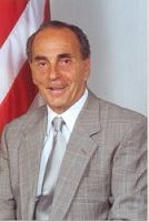 史密斯敦鎮鎮長（Town of Smithtown）帕特裏克﹒衛翹（Patrick R. Vecchio）