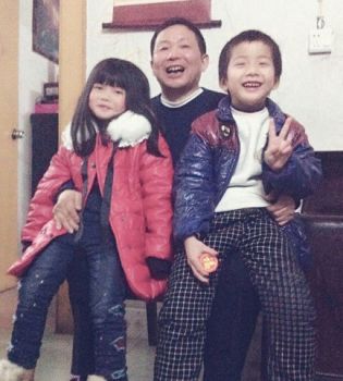 李常興和一雙十來歲兒女