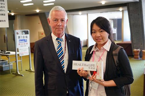 '圖2：比利時天主教魯汶大學的泌尿科教授Hein?Van?Poppel接受媒體採訪'