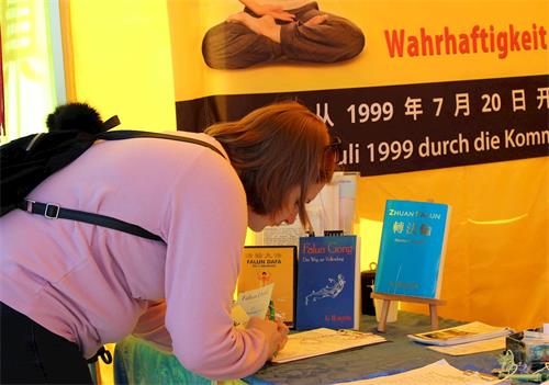 '圖9：手術室護理露琪婭希望通過簽名制止中共活摘器官'