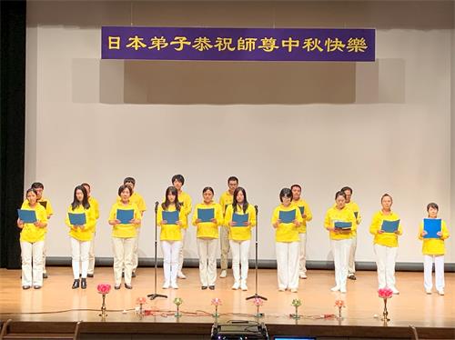 '圖3：江戶川的法輪功學員集體合唱「為你而來」'