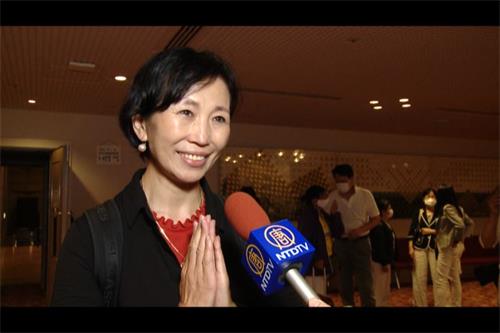 '圖6：法輪功學員籐島亞希子說，每到佳節，大法弟子們都想對師父表達感恩。'