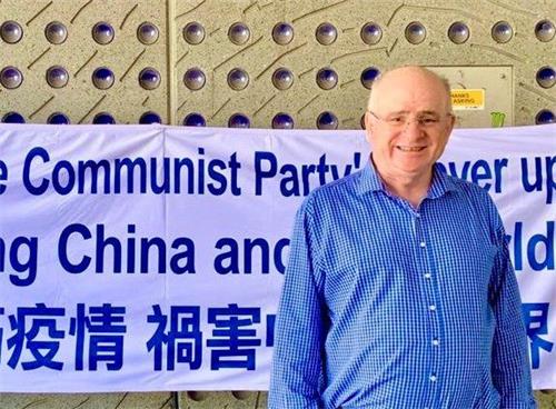 '圖4：市議員安德魯﹒威爾遜（Andrew Wilson）在帕拉馬塔（Parramatta）支持法輪功'