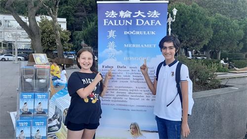 '圖6：德尼茲‧雷姆‧莫爾科（左）和吉茲坎‧古爾多安'