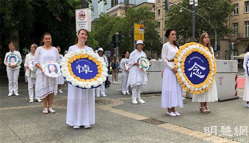 '圖3：白衣女子悼念隊'