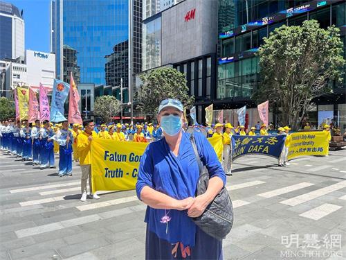 '圖7：簡﹒格蘭特讚賞法輪功學員們的勇敢。'