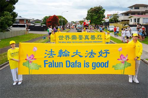 圖1～9：二零二二年十一、十二月，新西蘭法輪功團體參加了各地的聖誕遊行。