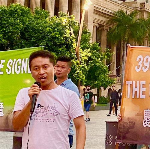 '圖3：西藏流亡議會議員、人權活動家丹增﹒彭措﹒多林（Tenzin Phuntsok Doring）在集會上發言。'