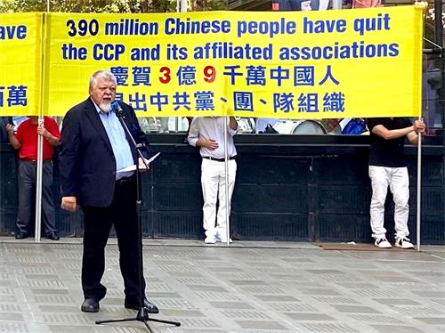 '圖3：瑟夫・歐斯多斯基博士（Prof.Sev Ozdowski）在集會上發言'