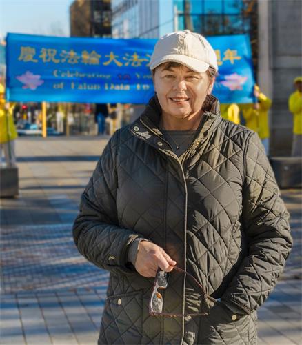 '圖11：尼基﹒馬克斯認為大法給予她女兒力量，讓她更堅強、更善良。'
