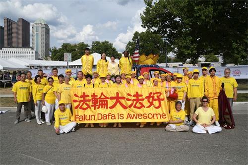 '圖1：俄亥俄州和部份周邊地區的法輪功學員們合影'
