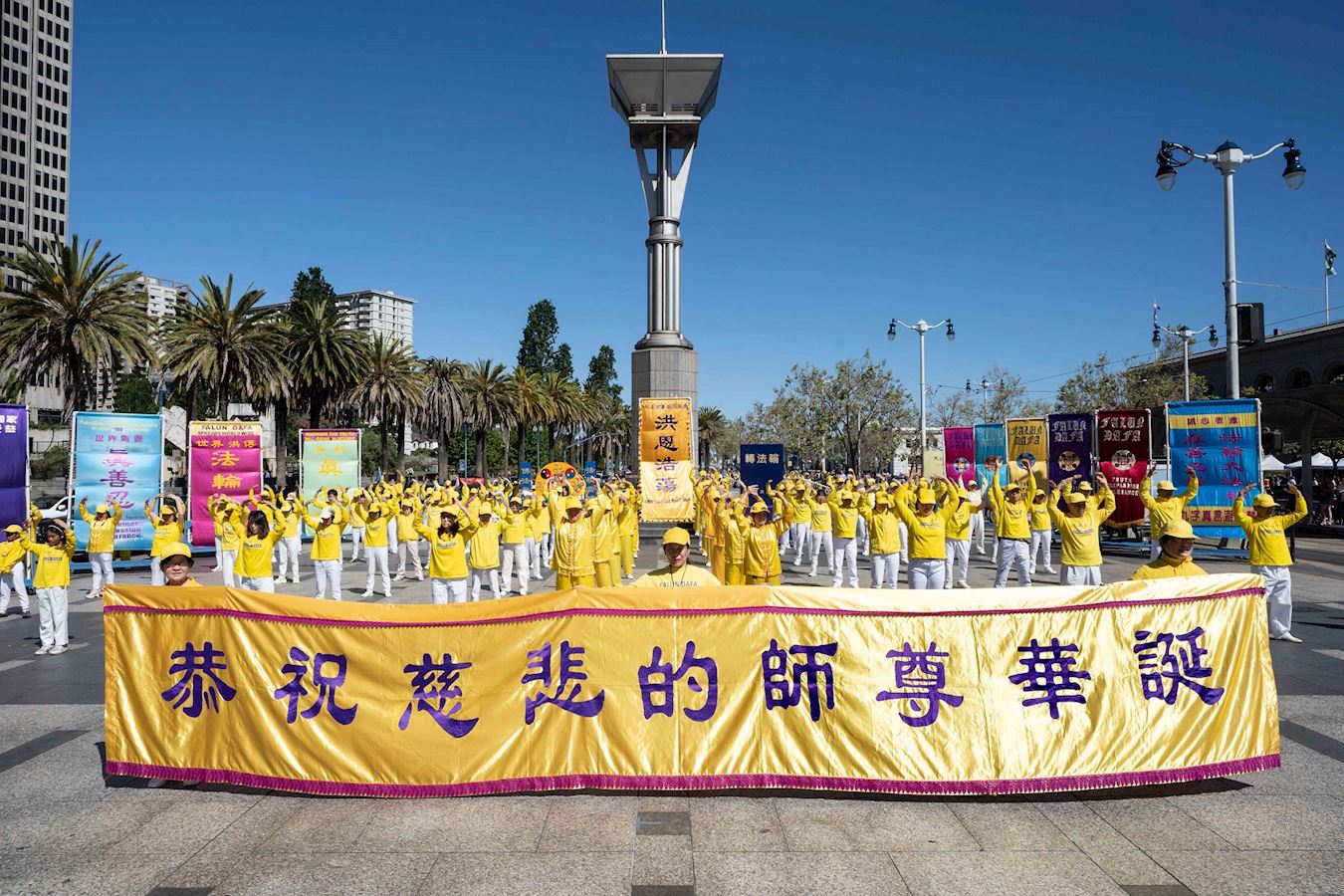 圖3:二零二四年五月十一日,美國舊金山灣區的法輪功學員在舊金山舉辦遊行活動,慶祝法輪大法弘傳世界三十二週年暨世界法輪大法日二十五週年。