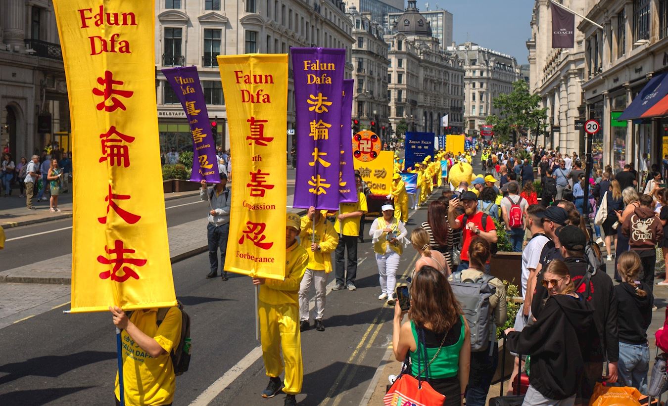圖4:二零二四年五月十一日,英國法輪功學員在倫敦市中心舉行盛大遊行集會,慶祝第二十五屆世界法輪大法日,暨法輪大法弘傳世界三十二週年,並恭祝師父生日快樂。